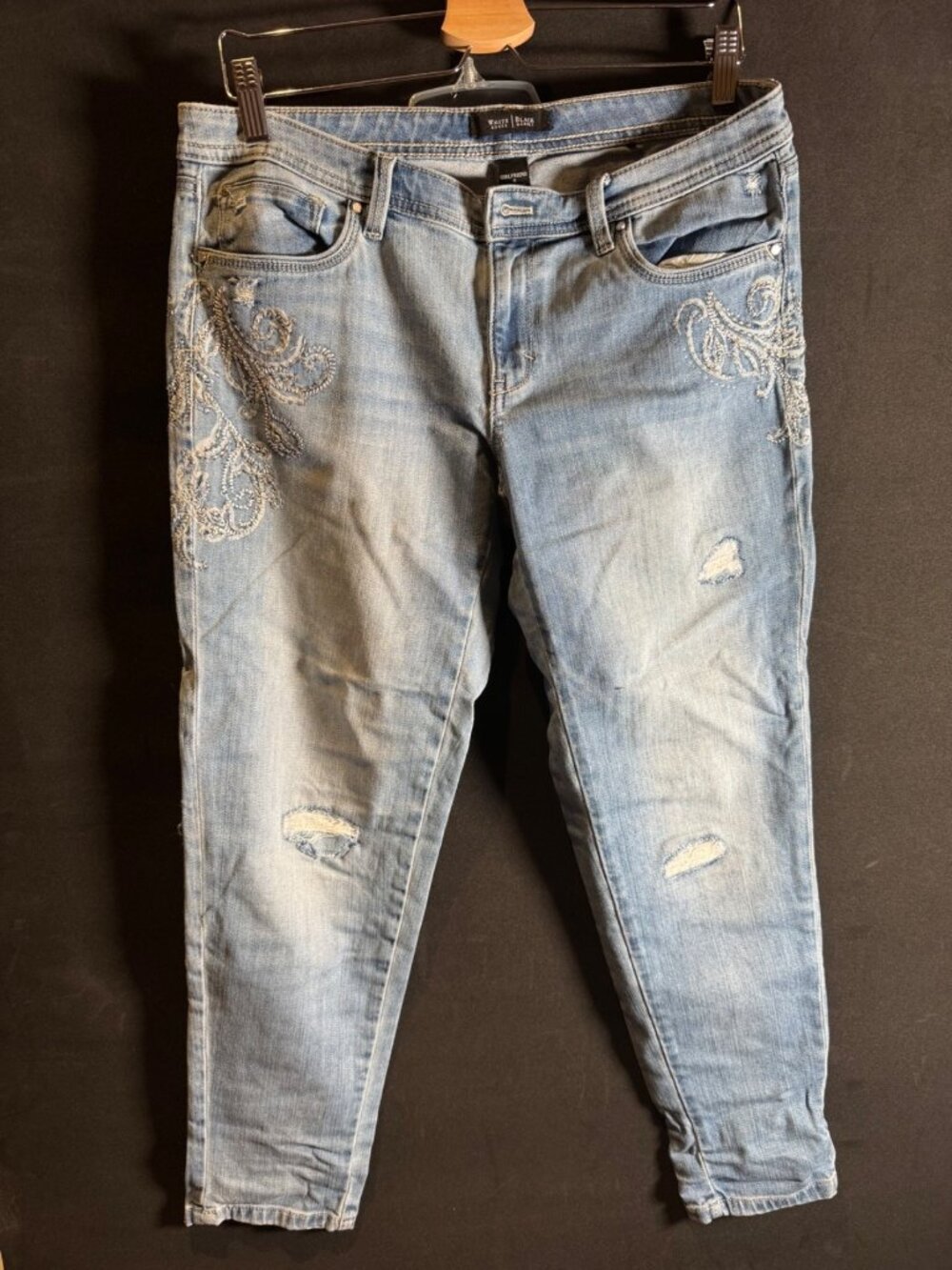 White House Black Market Girlfriend Flower Embroidered Distressed Jeans Size 8